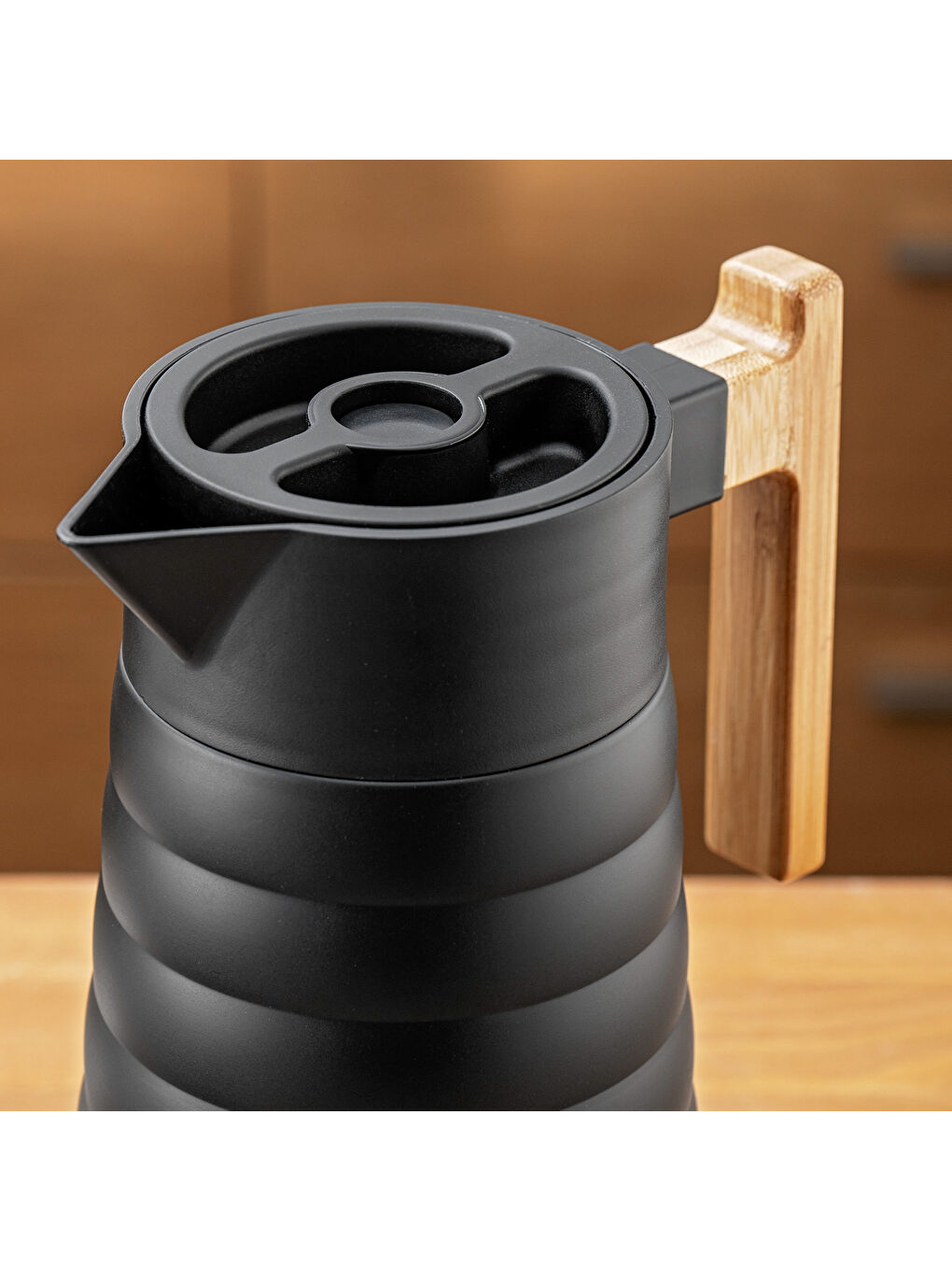 Emboss Termos Siyah 2 L-8