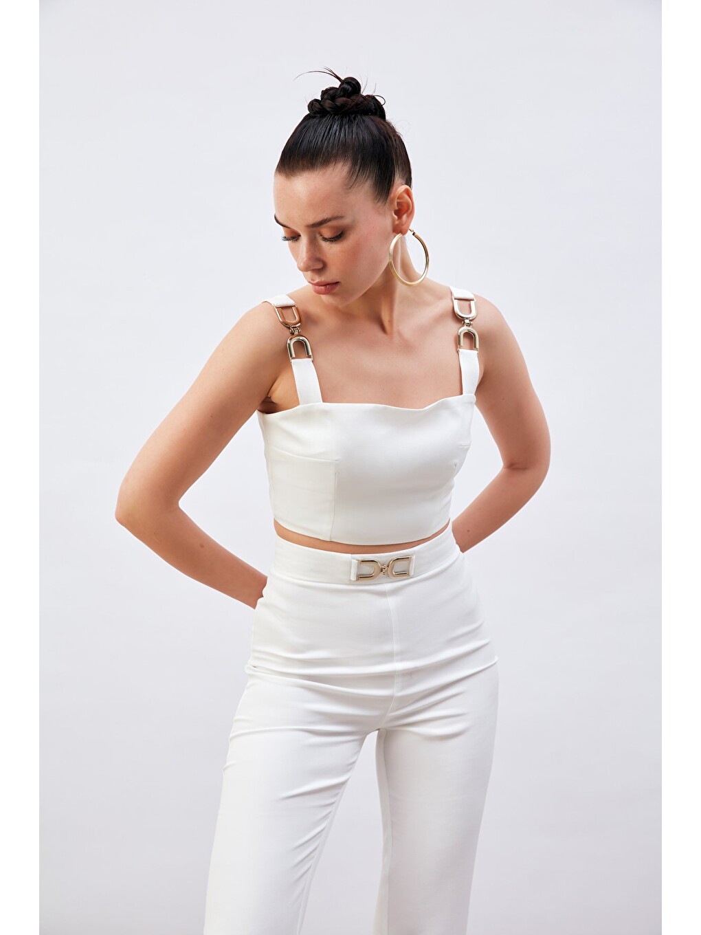 Omuz Aksesuarlı Crop Bluz - Ekru-5