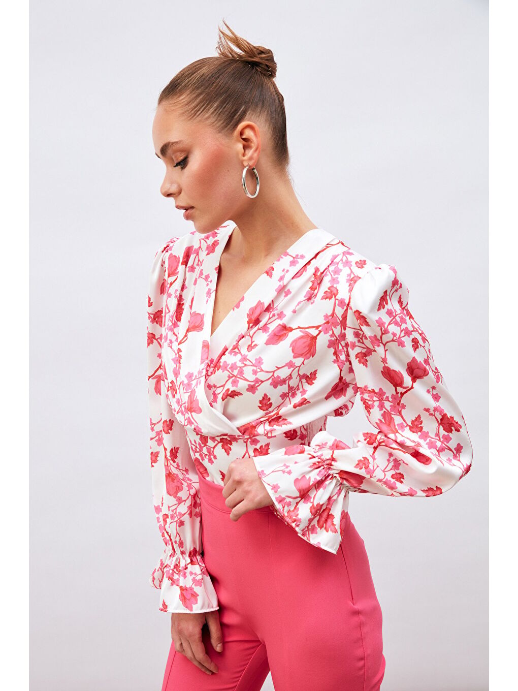 Volanlı Kol Detaylı Saten Bluz - Fuşya-1