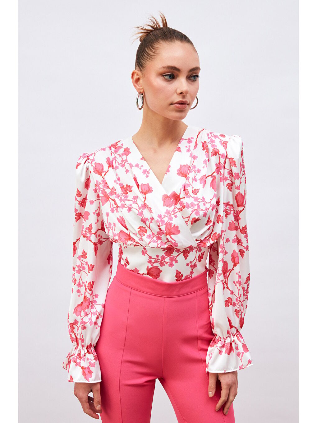 Volanlı Kol Detaylı Saten Bluz - Fuşya-2