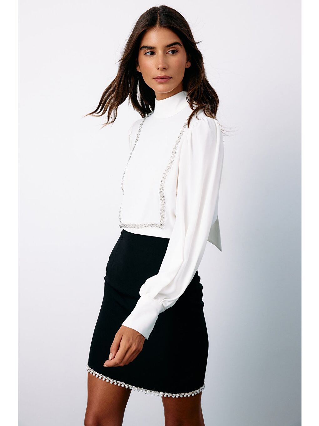 Önü Taş Detaylı Bluz - Ekru-1