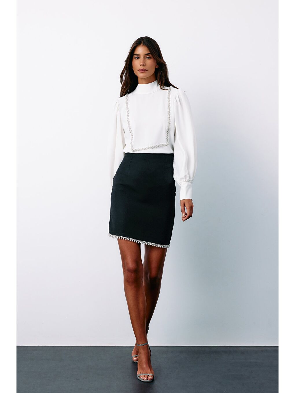 Önü Taş Detaylı Bluz - Ekru-2