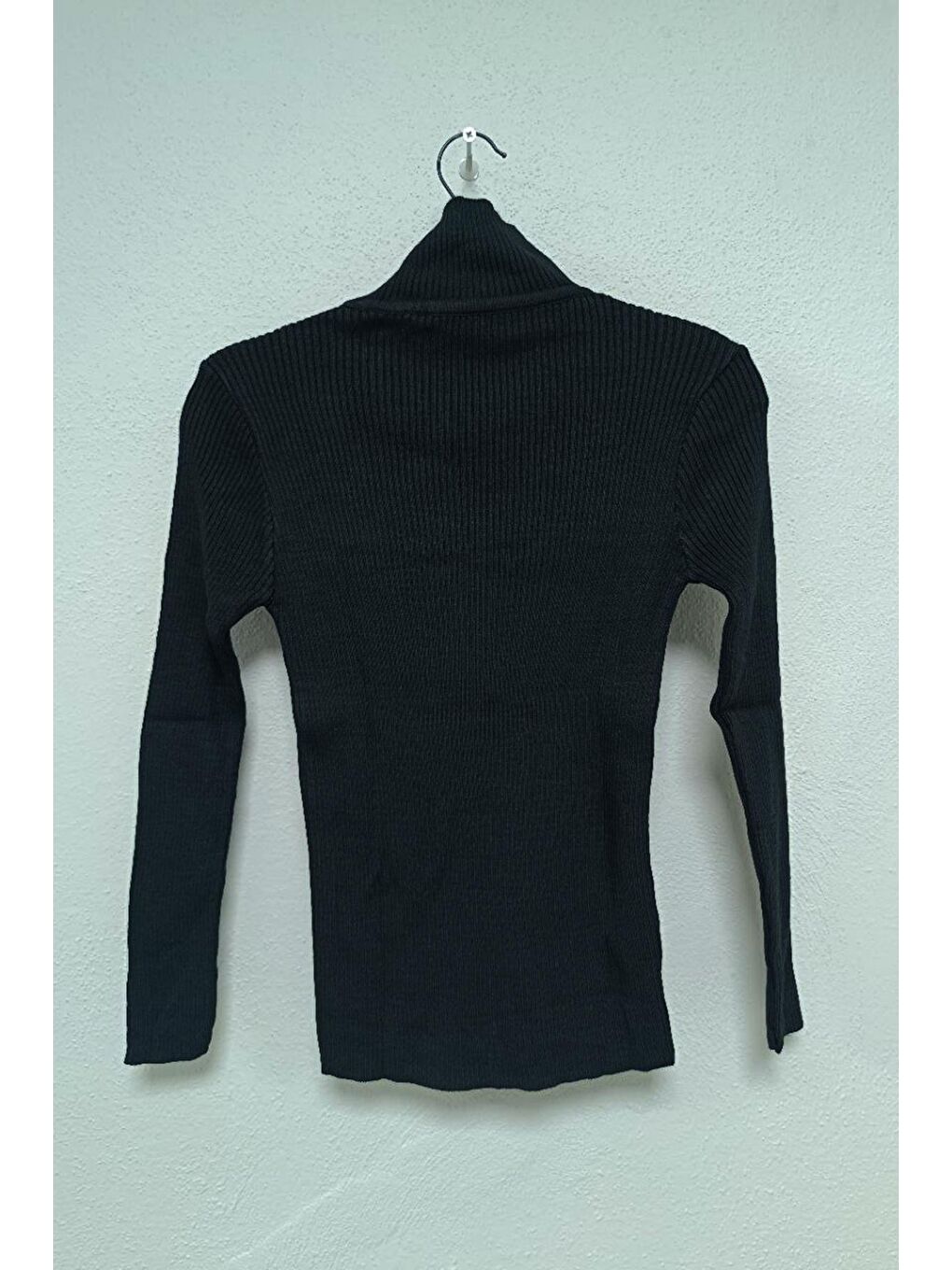 Kadın Siyah Yarım Balıkçı Düğmeli Fitilli Slim Kazak-1