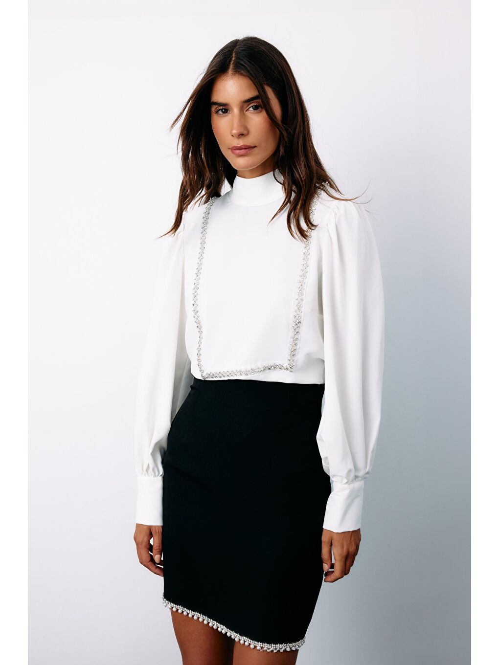 Önü Taş Detaylı Bluz - Ekru-3