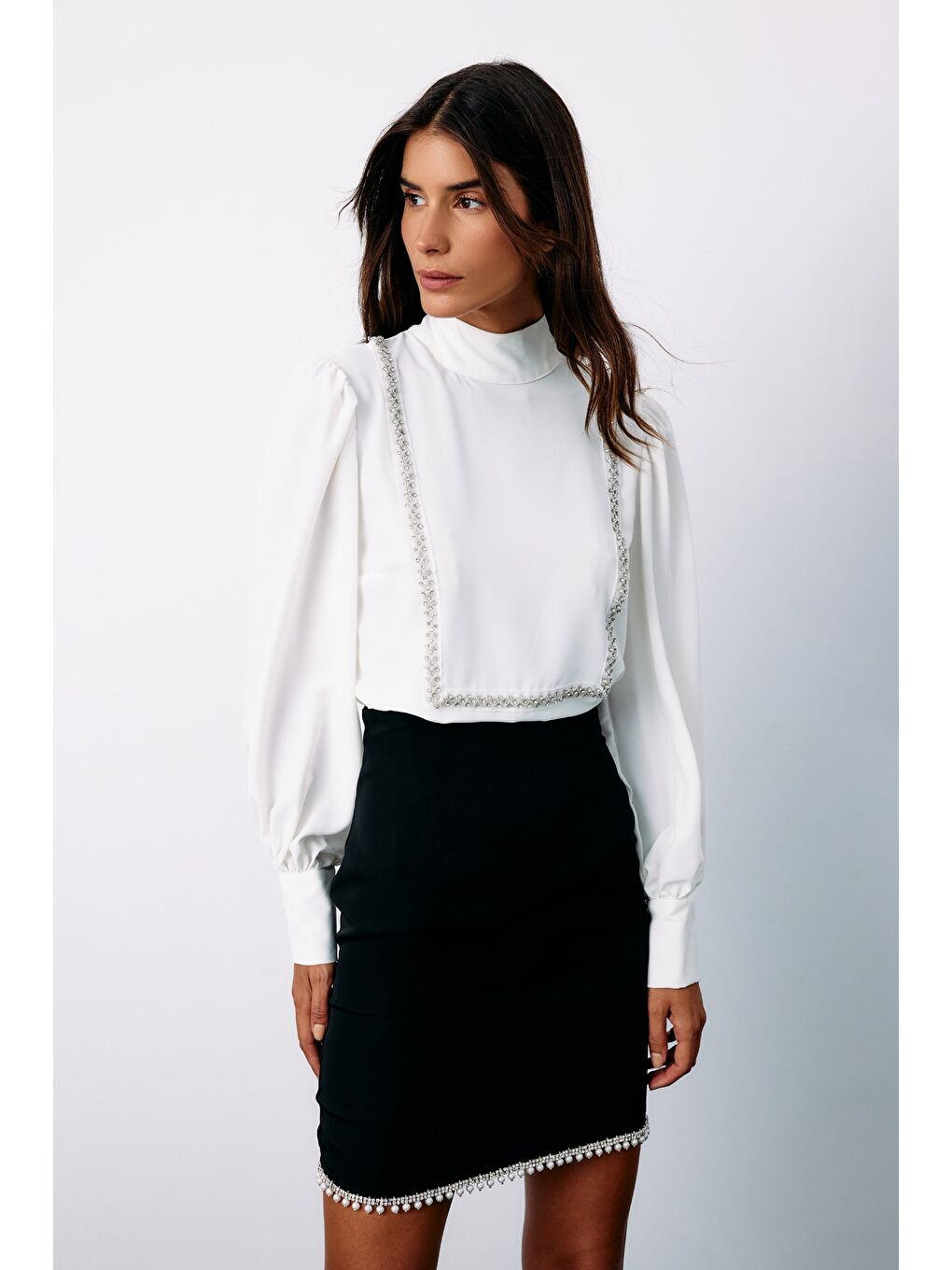 Önü Taş Detaylı Bluz - Ekru-4