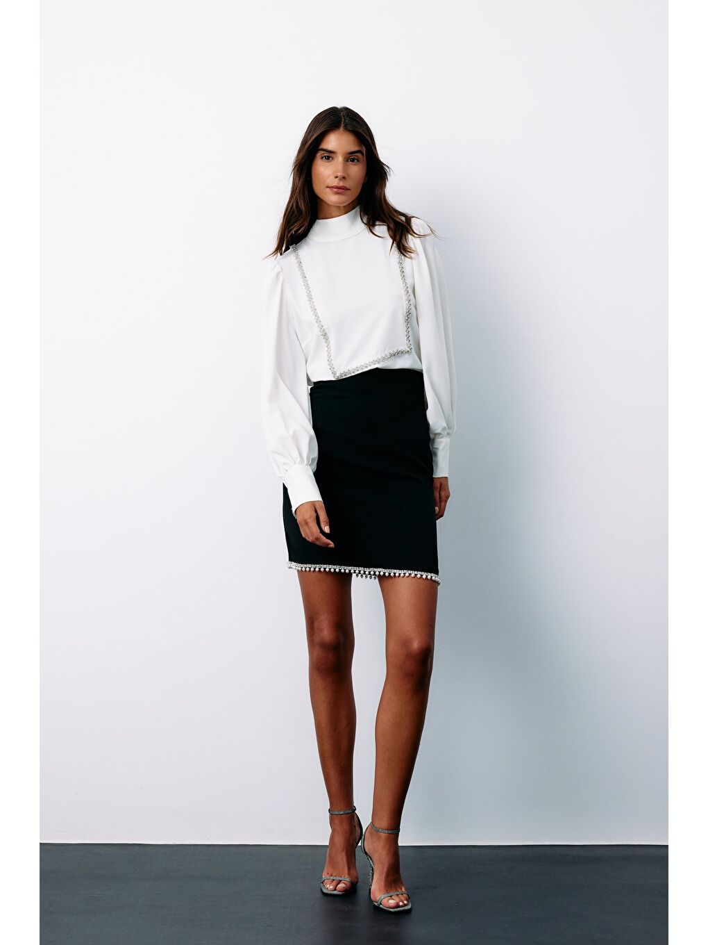 Önü Taş Detaylı Bluz - Ekru-5