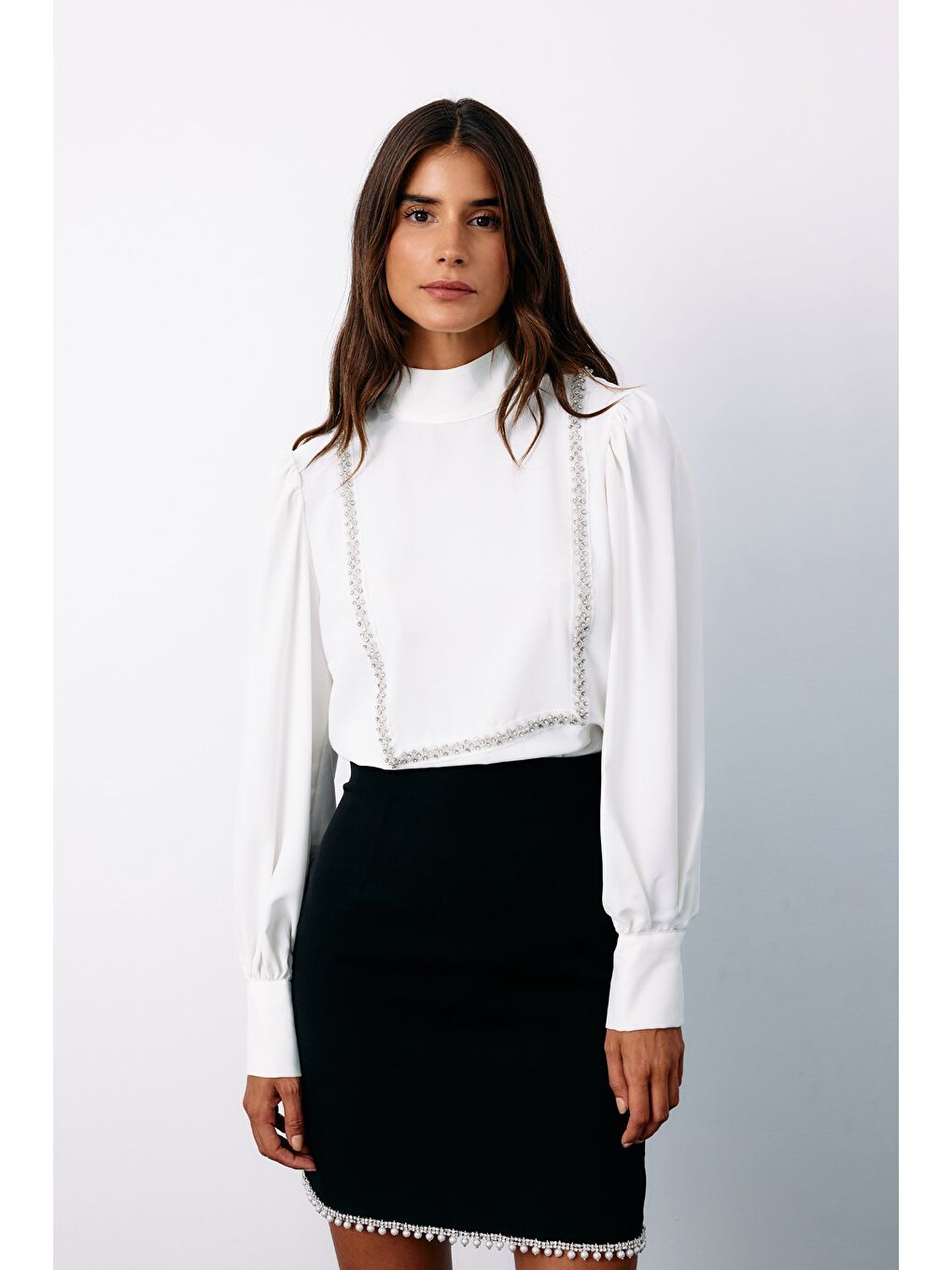 Önü Taş Detaylı Bluz - Ekru-6