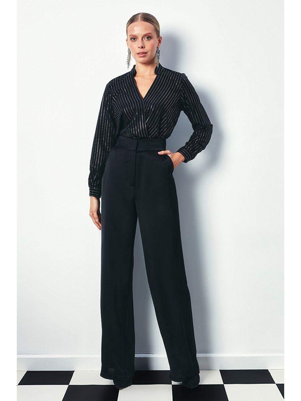 Kruvaze Parlak Çizgili Bluz - Siyah