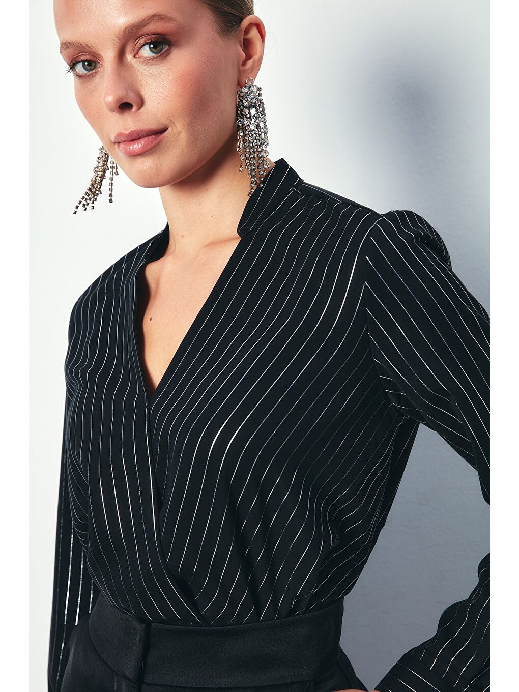 Kruvaze Parlak Çizgili Bluz - Siyah-3