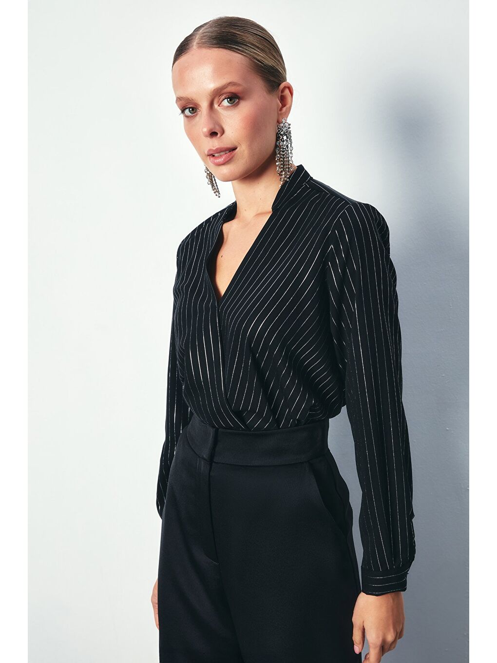 Kruvaze Parlak Çizgili Bluz - Siyah-4