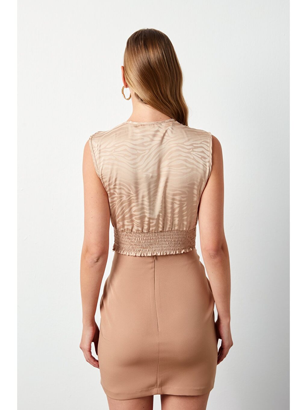 Kahverengi Kruvaze Desenli Saten Bluz - Camel-3