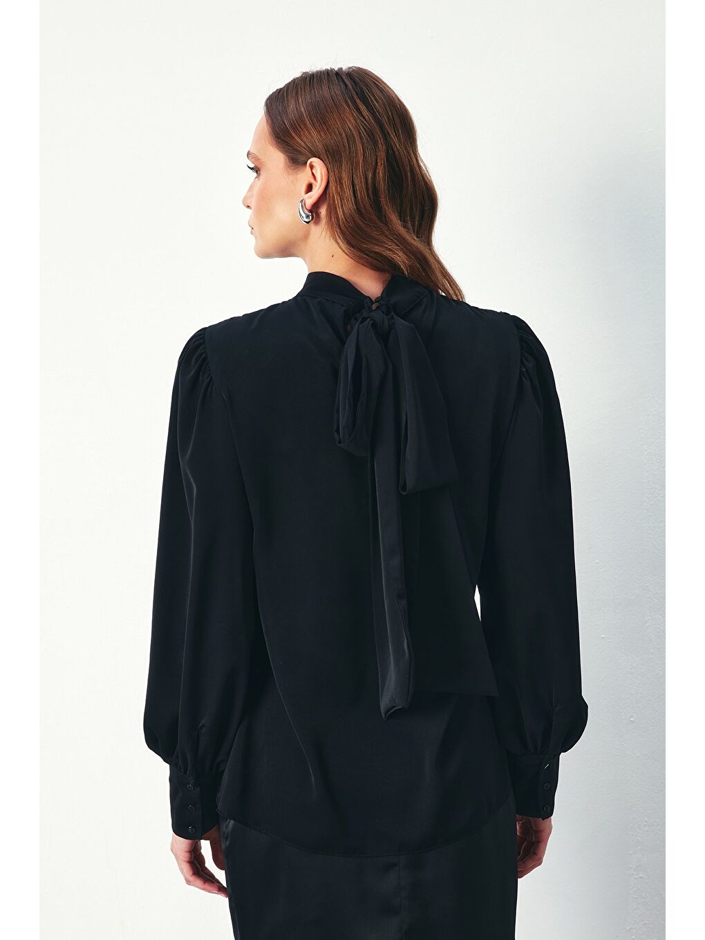 Önü Taş Detaylı Bluz - Siyah-5