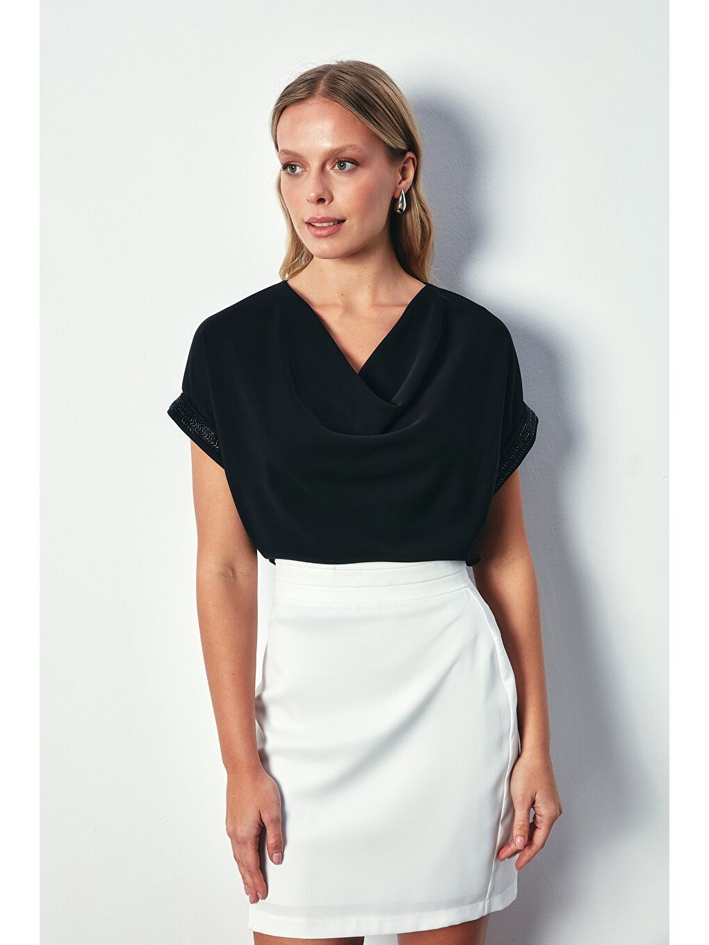 Kollar Taş Detaylı Salaş Bluz - Siyah-3