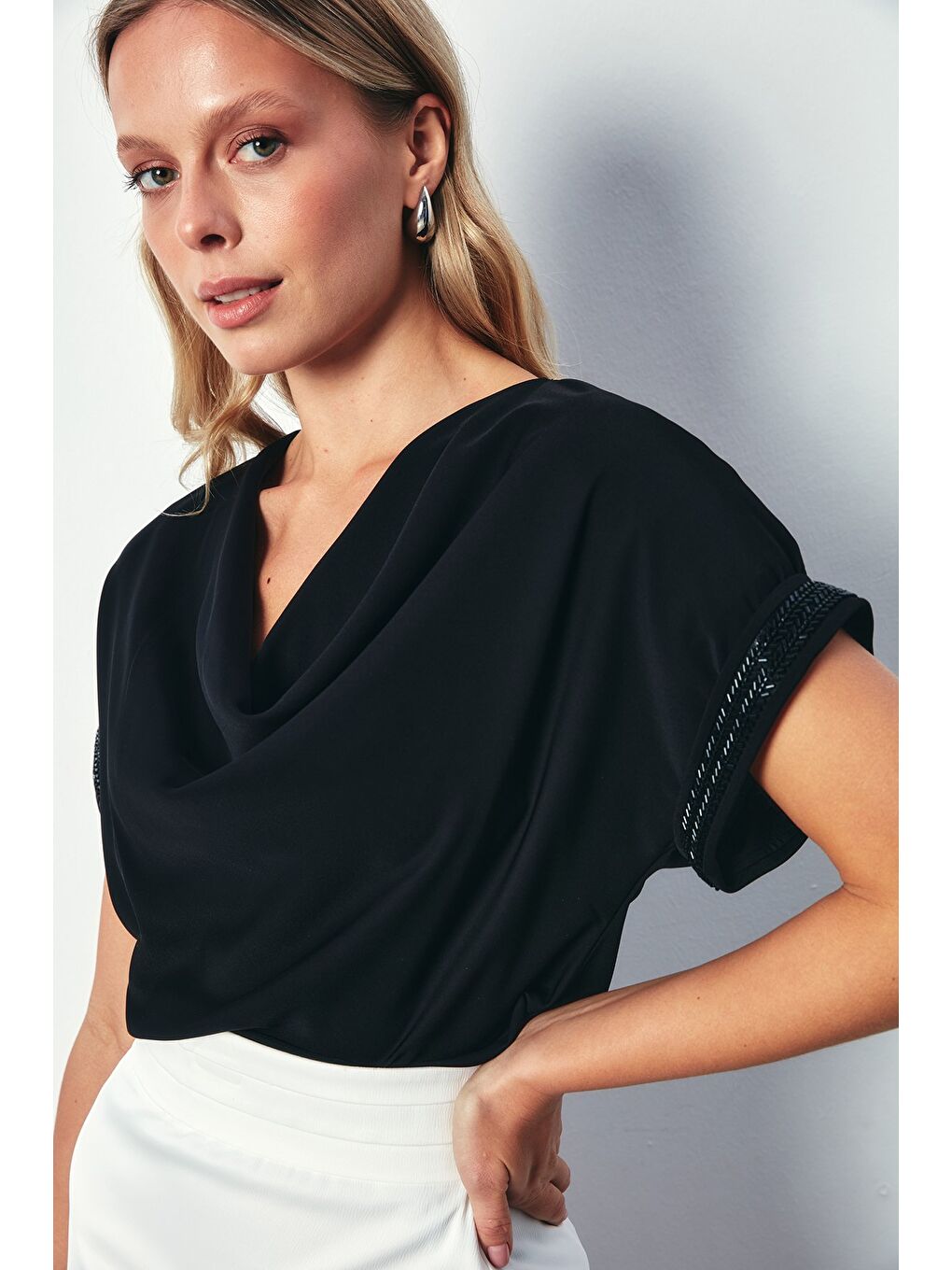 Kollar Taş Detaylı Salaş Bluz - Siyah-4