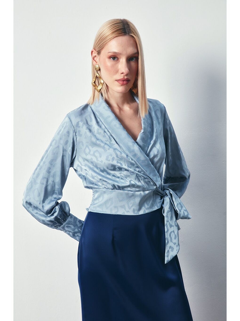 Yan Kuşaklı Saten Bluz - Mavi-1