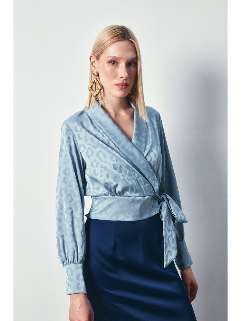 Yan Kuşaklı Saten Bluz - Mavi-2