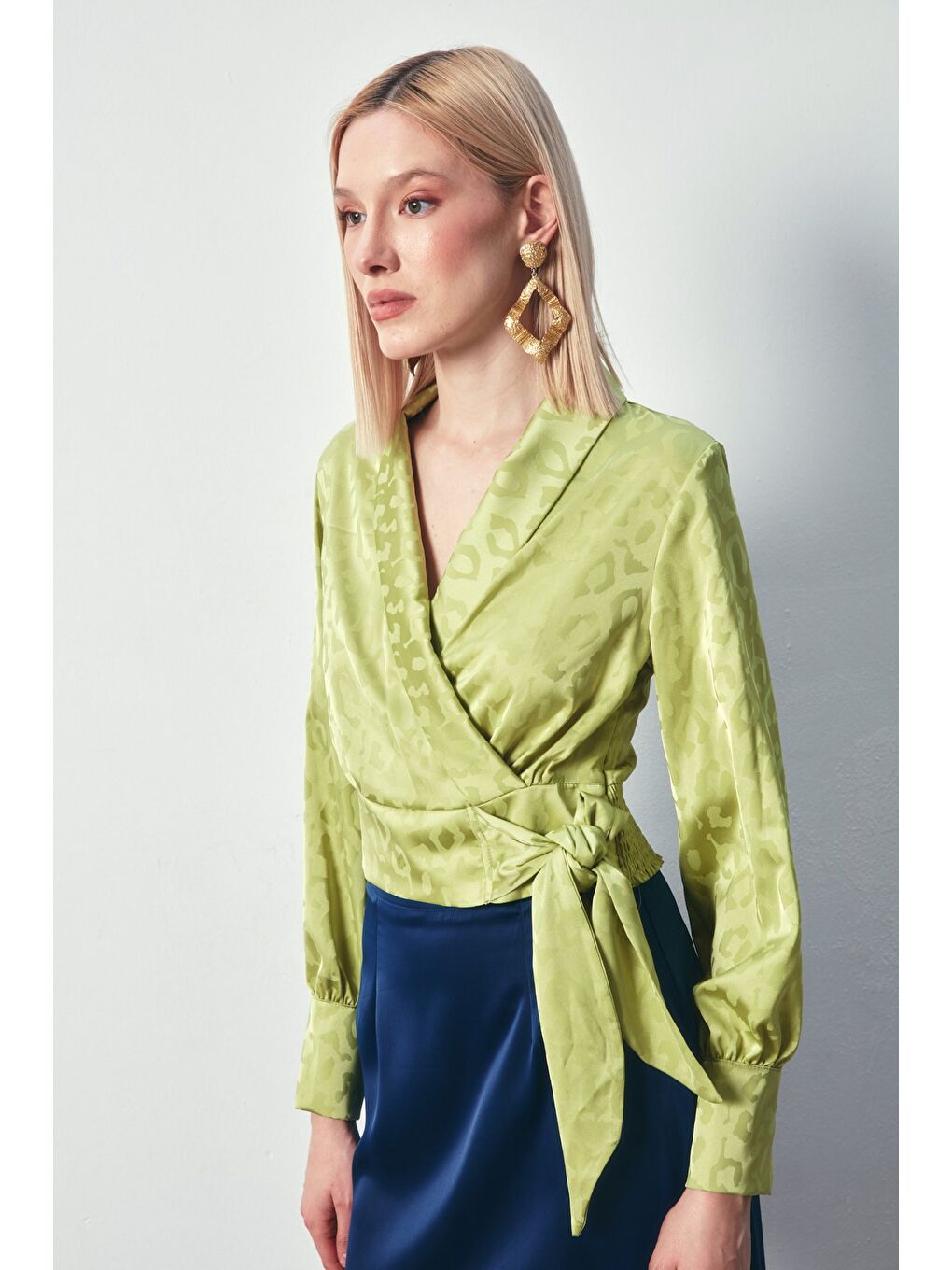 Yan Kuşaklı Saten Bluz - Yağ Yeşili