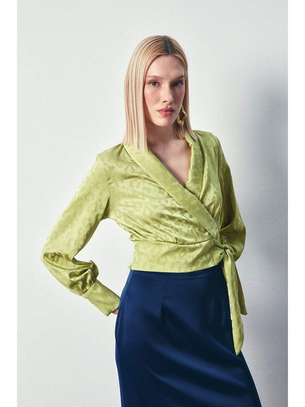 Yan Kuşaklı Saten Bluz - Yağ Yeşili-1