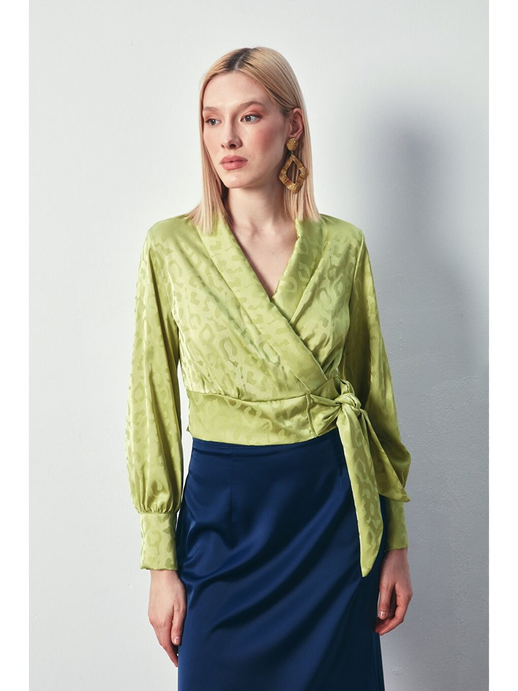 Yan Kuşaklı Saten Bluz - Yağ Yeşili-2