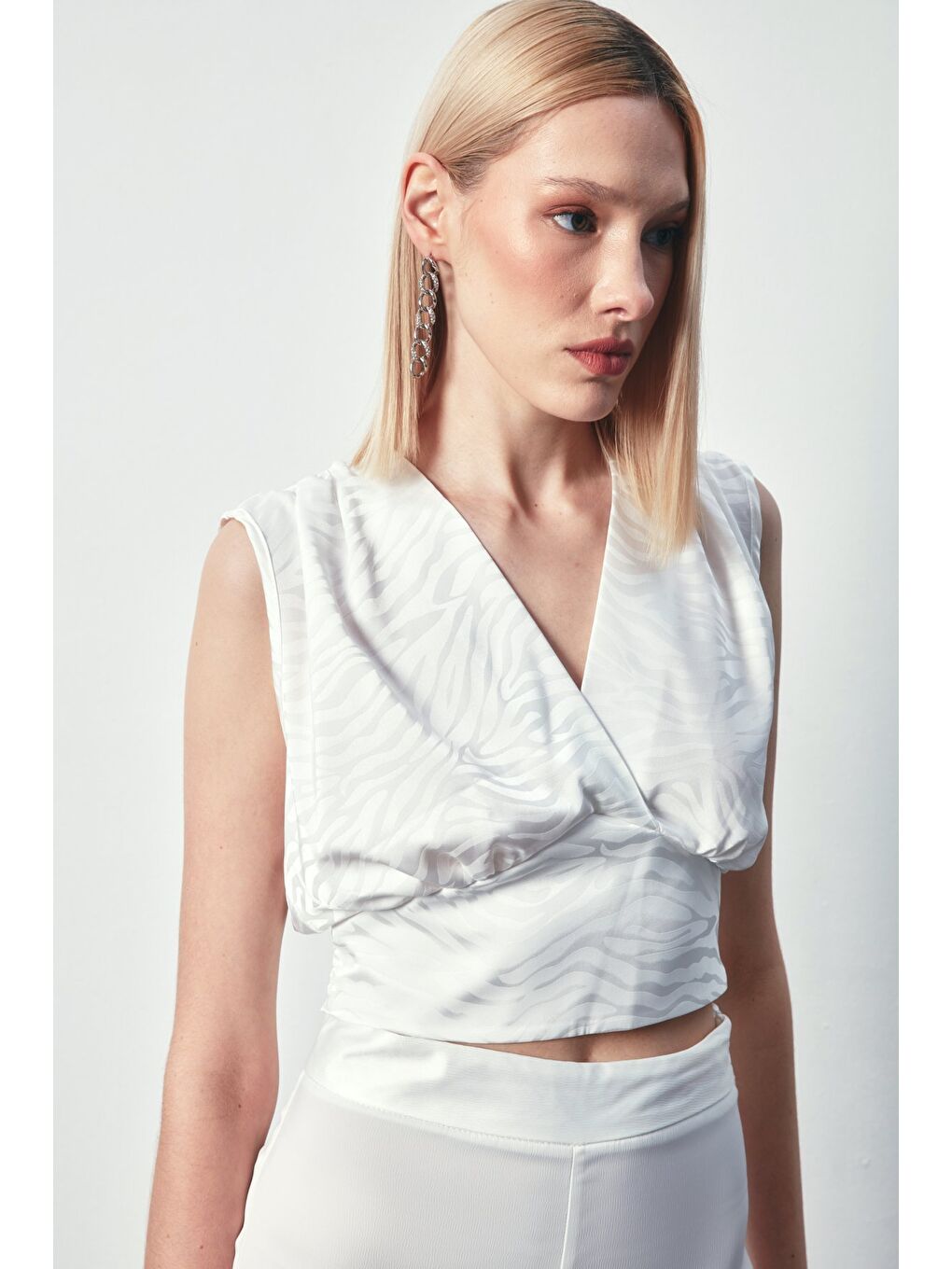 Kruvaze Desenli Saten Bluz - Ekru-1