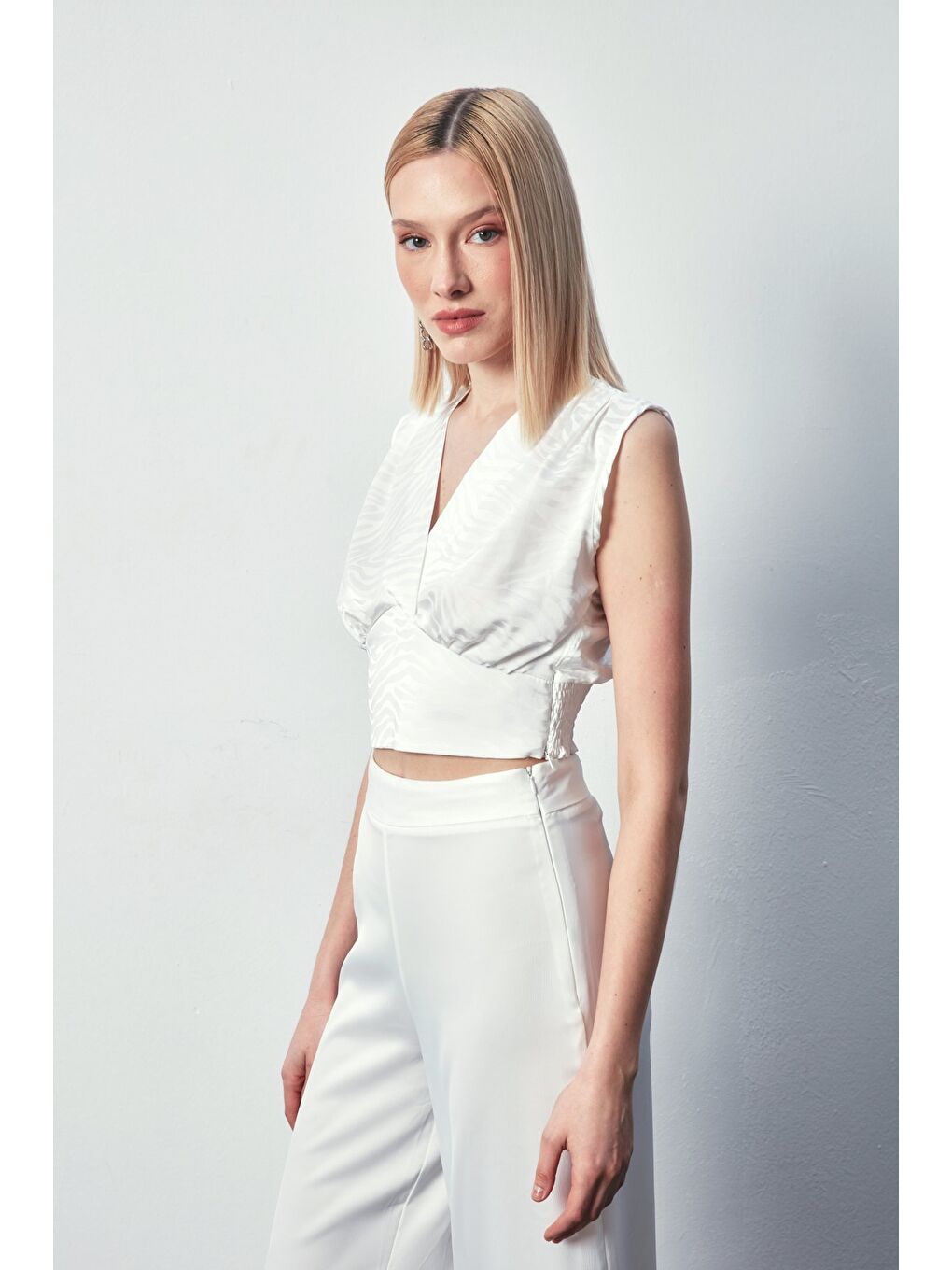 Kruvaze Desenli Saten Bluz - Ekru-2