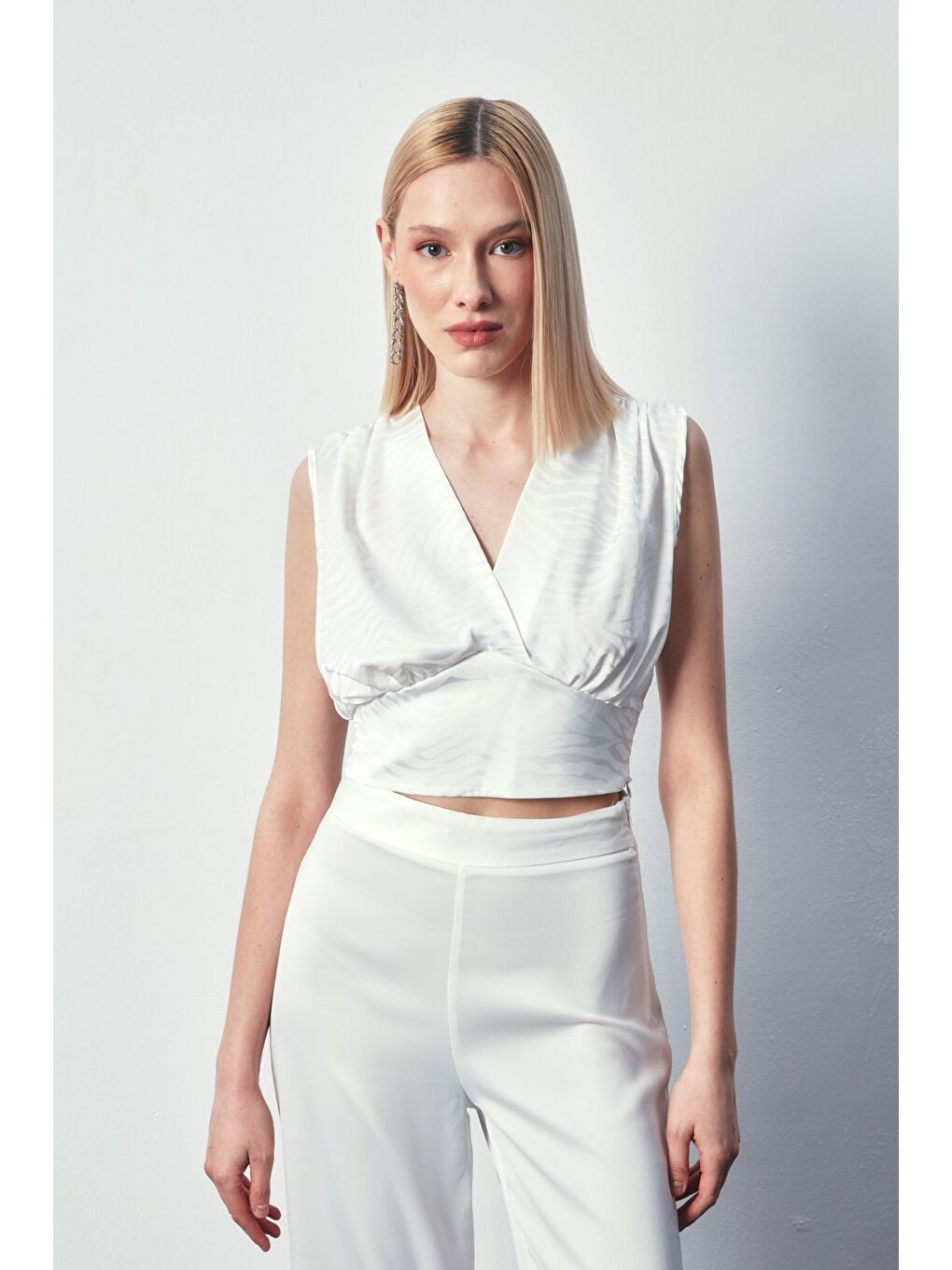 Kruvaze Desenli Saten Bluz - Ekru-3