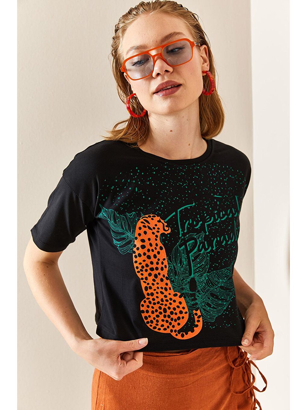 Siyah Leopar Desenli Crop Tişört 3YXK1-47319-02-3