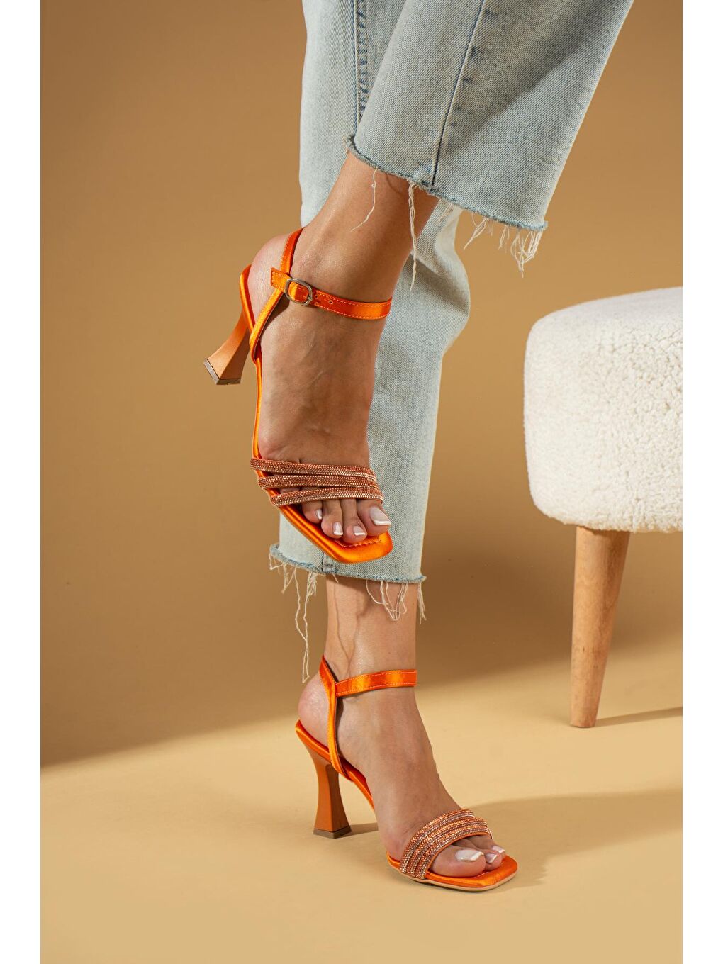 Turuncu Özel Seri Taşlı 3 Bant Tokalı Kadeh Topuk Kadın Abiye Ayakkabı 012-390-23Saten-2