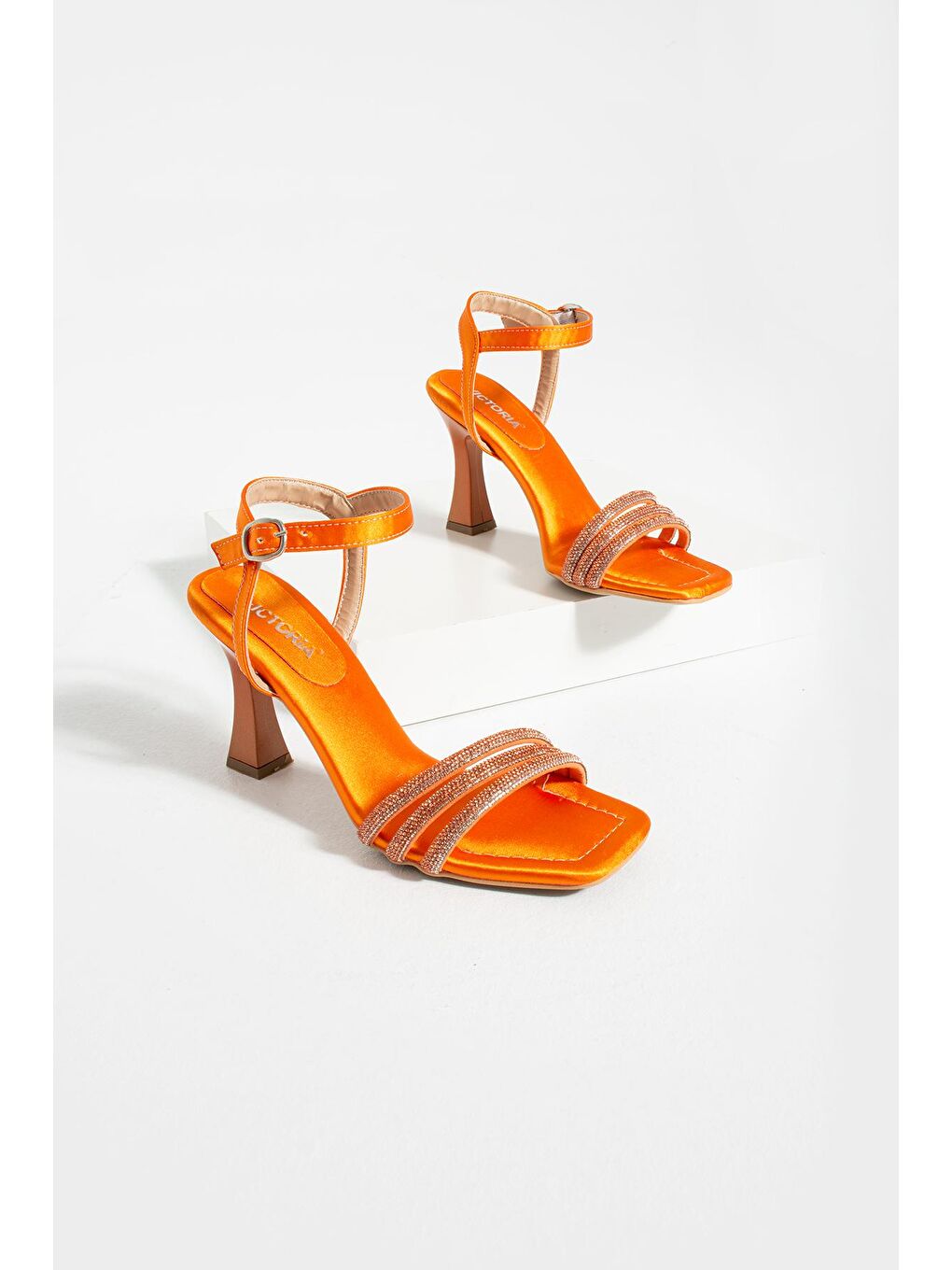 Turuncu Özel Seri Taşlı 3 Bant Tokalı Kadeh Topuk Kadın Abiye Ayakkabı 012-390-23Saten-3