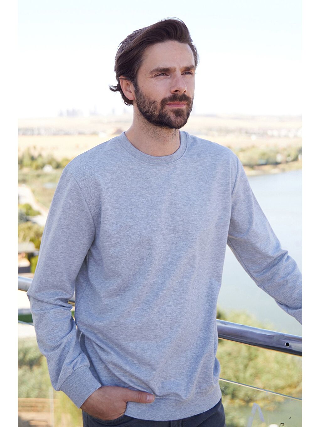 Gri Basic Bisiklet Yaka Sweatshirt