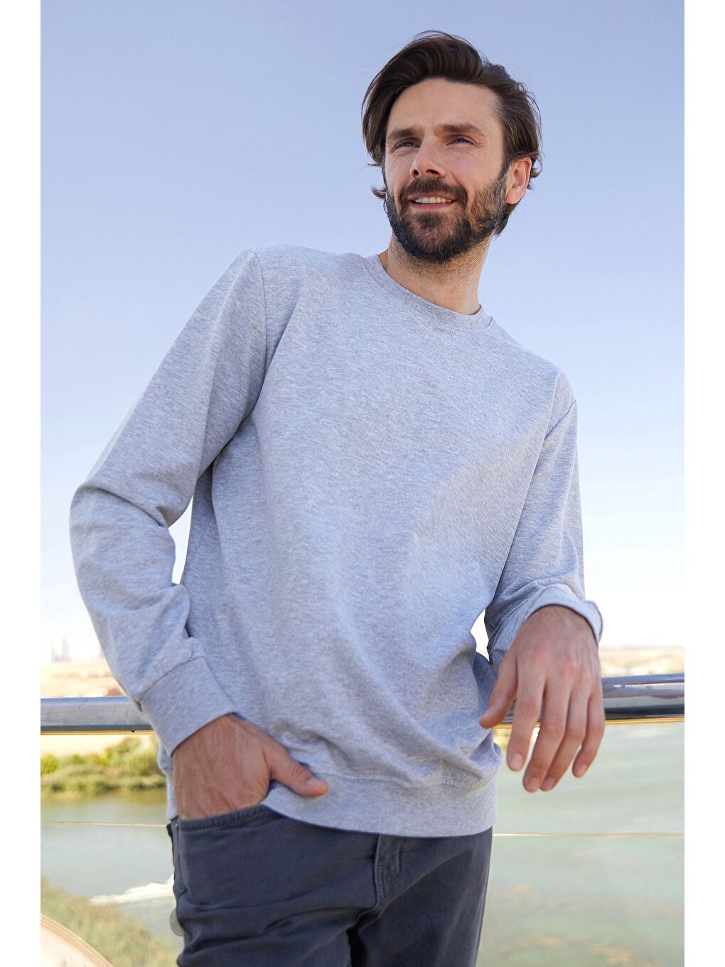 Gri Basic Bisiklet Yaka Sweatshirt-1