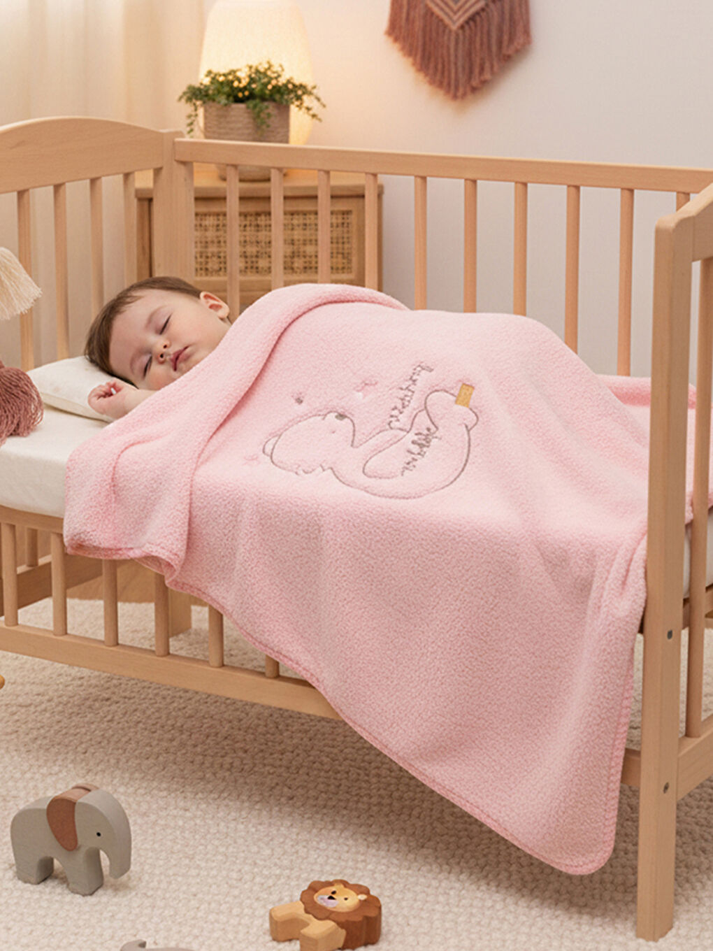 Pembe Welsoft Çift Katlı Oturan Ayı Nakışlı Bebek Battaniyesi-1