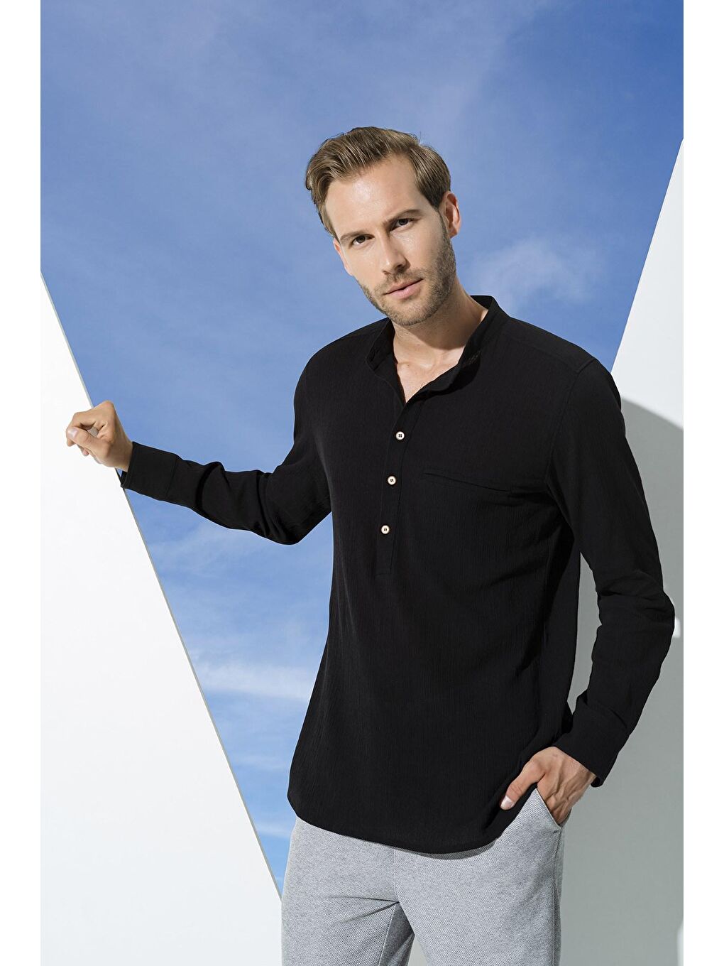 Organik Cepli Hakim Yaka Uzun Kol Siyah Gömlek