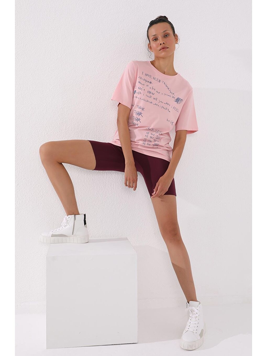 Pembe El Yazısı Baskılı O Yaka Kadın Oversize Tişört - 97137-3