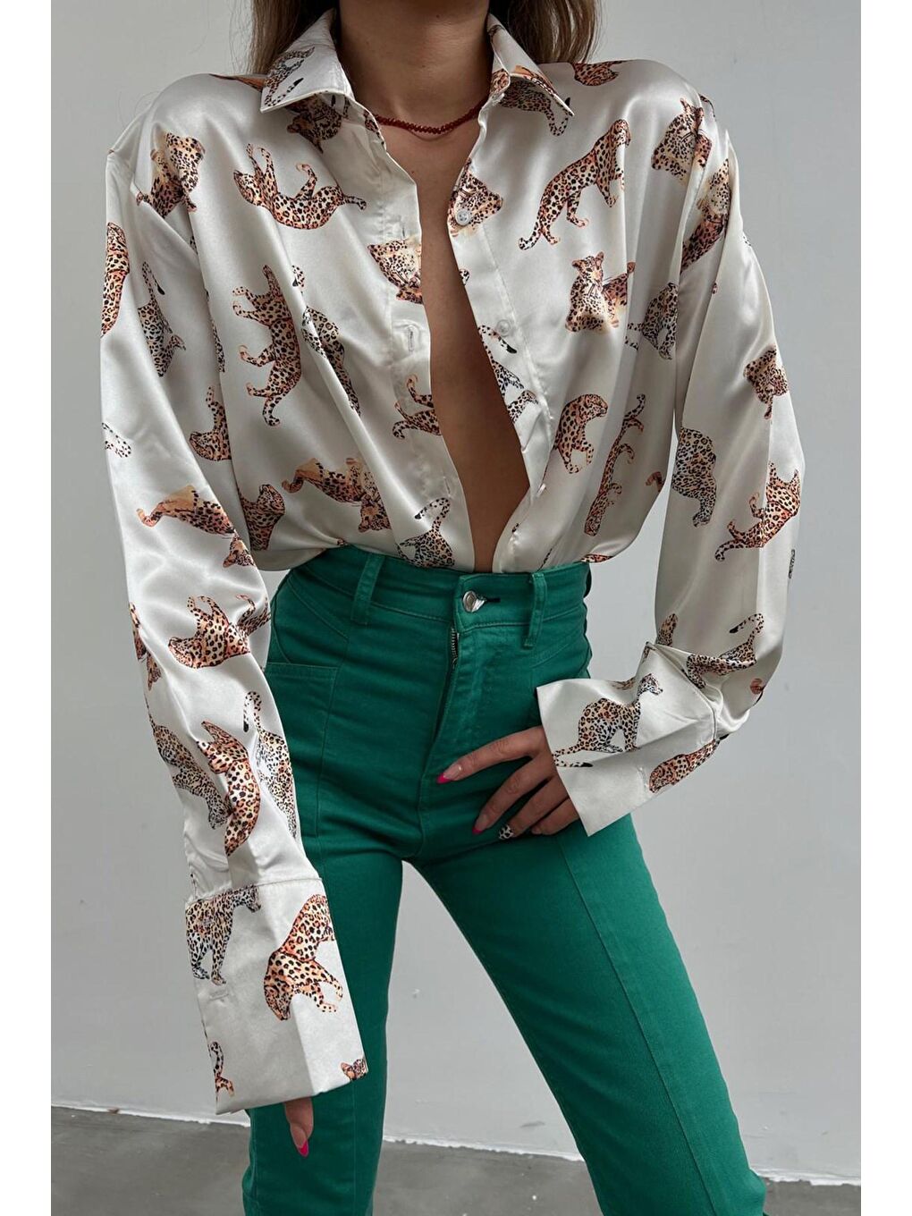 Leoparlı Ekru Saten Gömlek Mg187-3