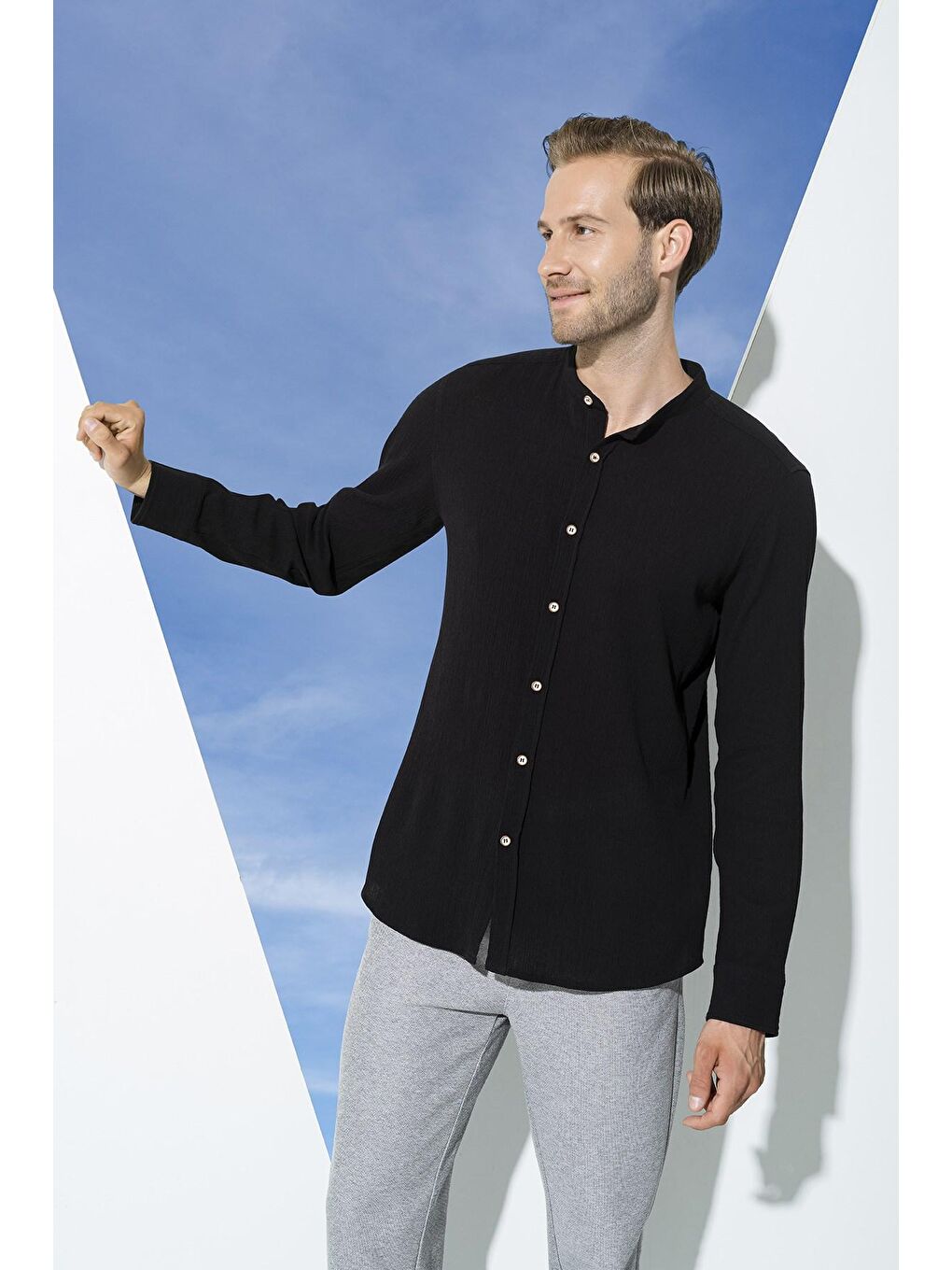Organik Hakim Yaka Uzun Kol Siyah Gömlek