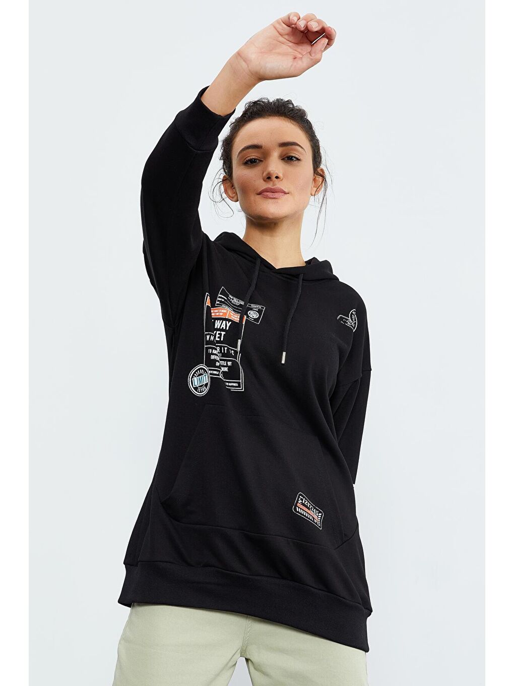 TOMMYLIFE Siyah Ticket Baskılı Kapüşonlu Kadın Oversize Sweatshirt - 97182 - 1