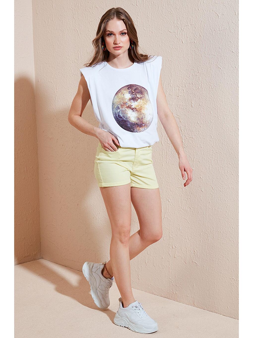 Beyaz Baskılı Bisiklet Yaka Vatkalı % 100 Pamuk T Shirt 6001007-3