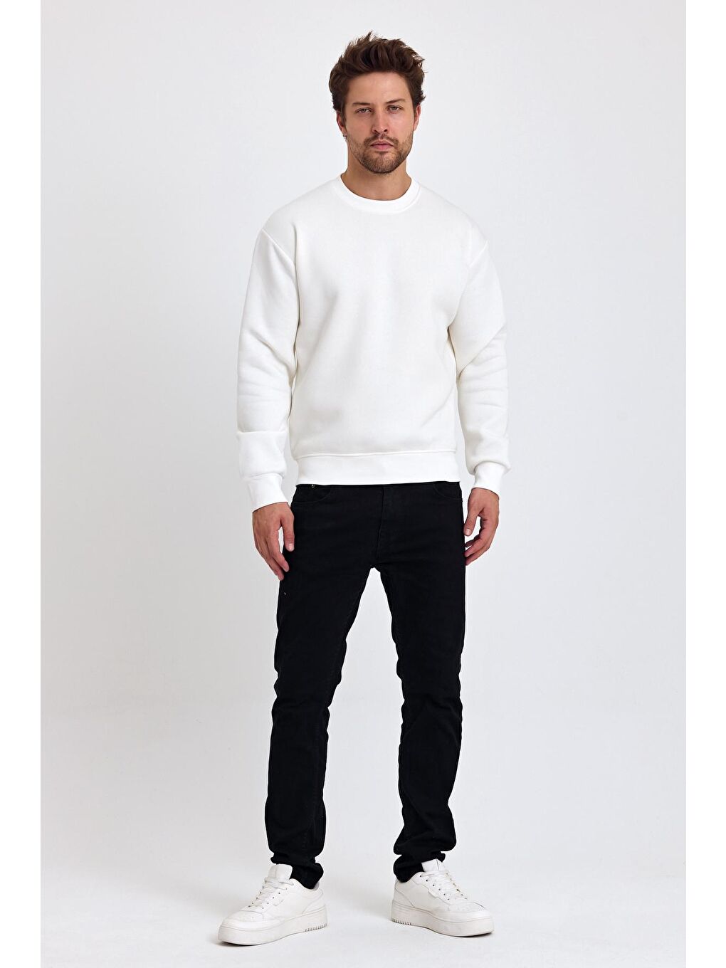 Beyaz Erkek Yumuşacık Kumaşlı Regular Fit Yuvarlak Yakalı Sweatshirt