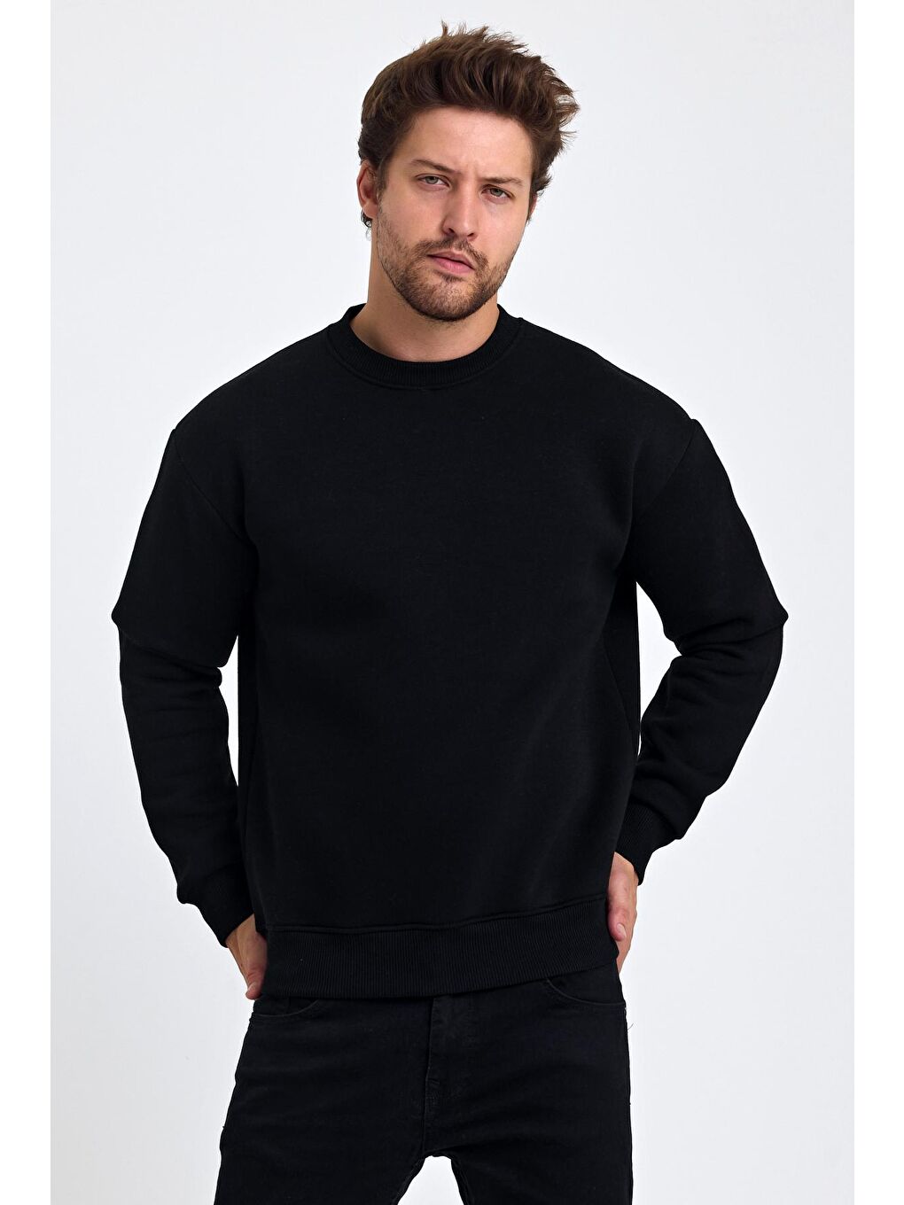 Siyah Erkek Yumuşacık Kumaşlı Regular Fit Yuvarlak Yakalı Sweatshirt-1