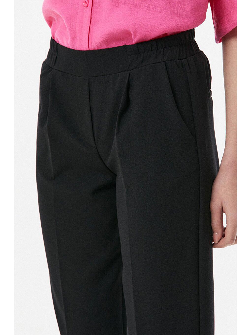 Siyah Beli Lastikli Pileli Dar Paça Krep Pantolon-4