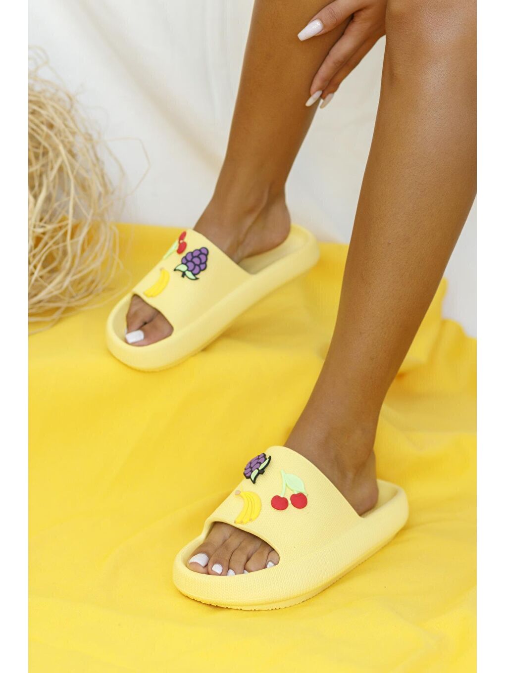 Sarı Comfort Taban Meyveli Günlük/Plaj Kadın Terlik 001-0246-22