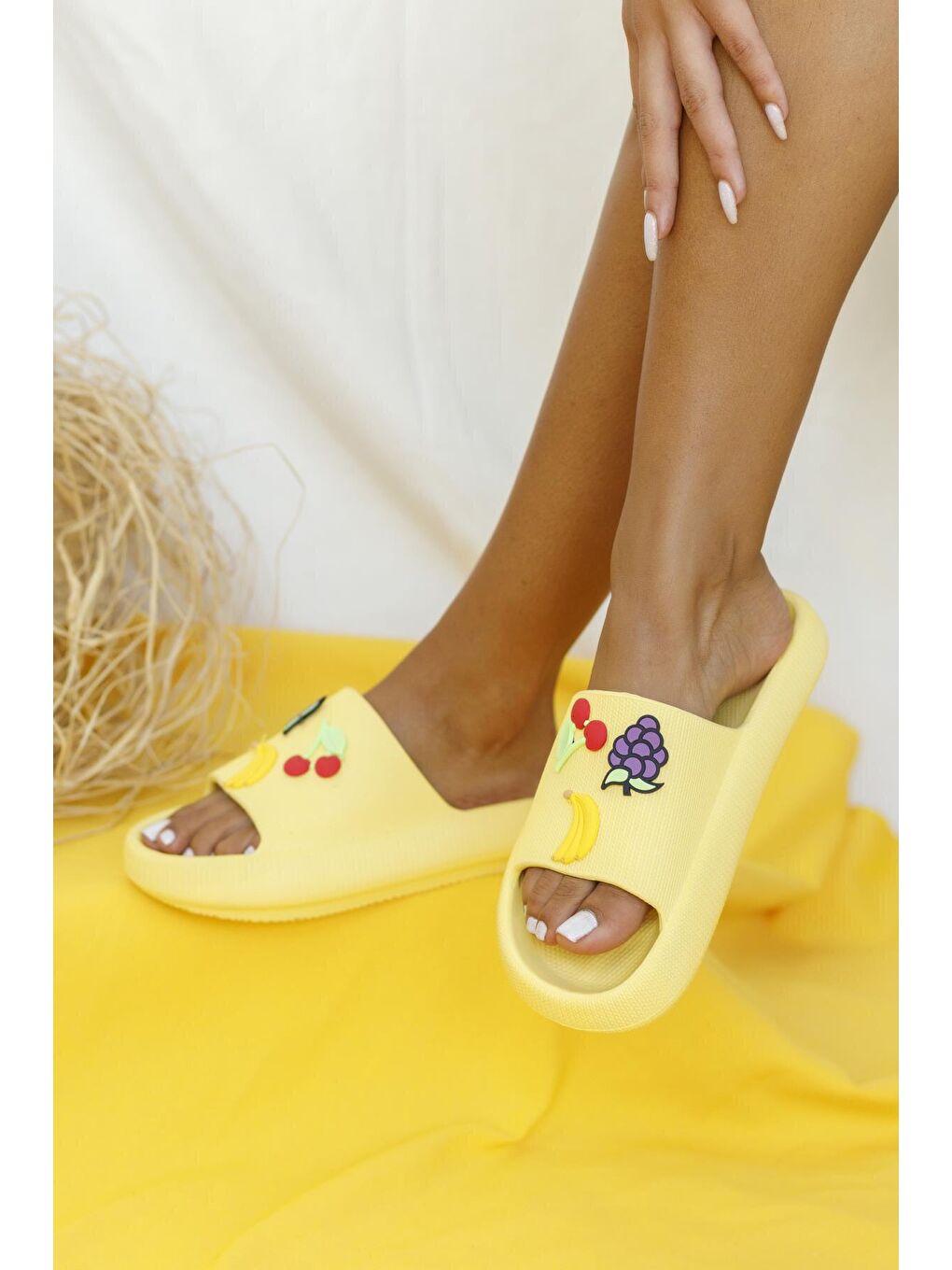 Sarı Comfort Taban Meyveli Günlük/Plaj Kadın Terlik 001-0246-22-2