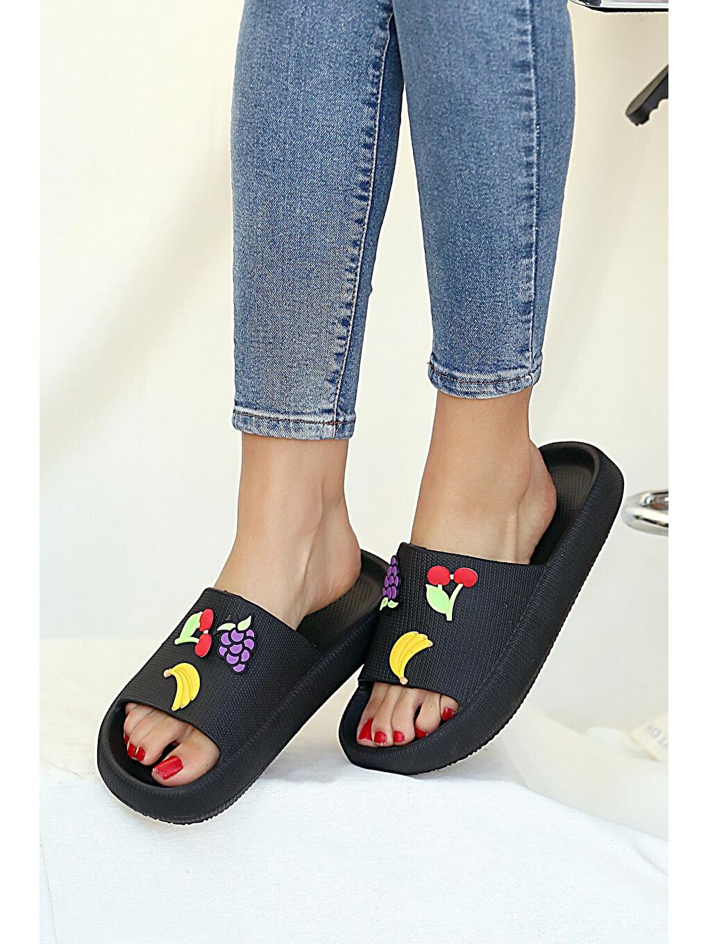 Siyah Comfort Taban Meyveli Günlük/Plaj Kadın Terlik 001-0246-22
