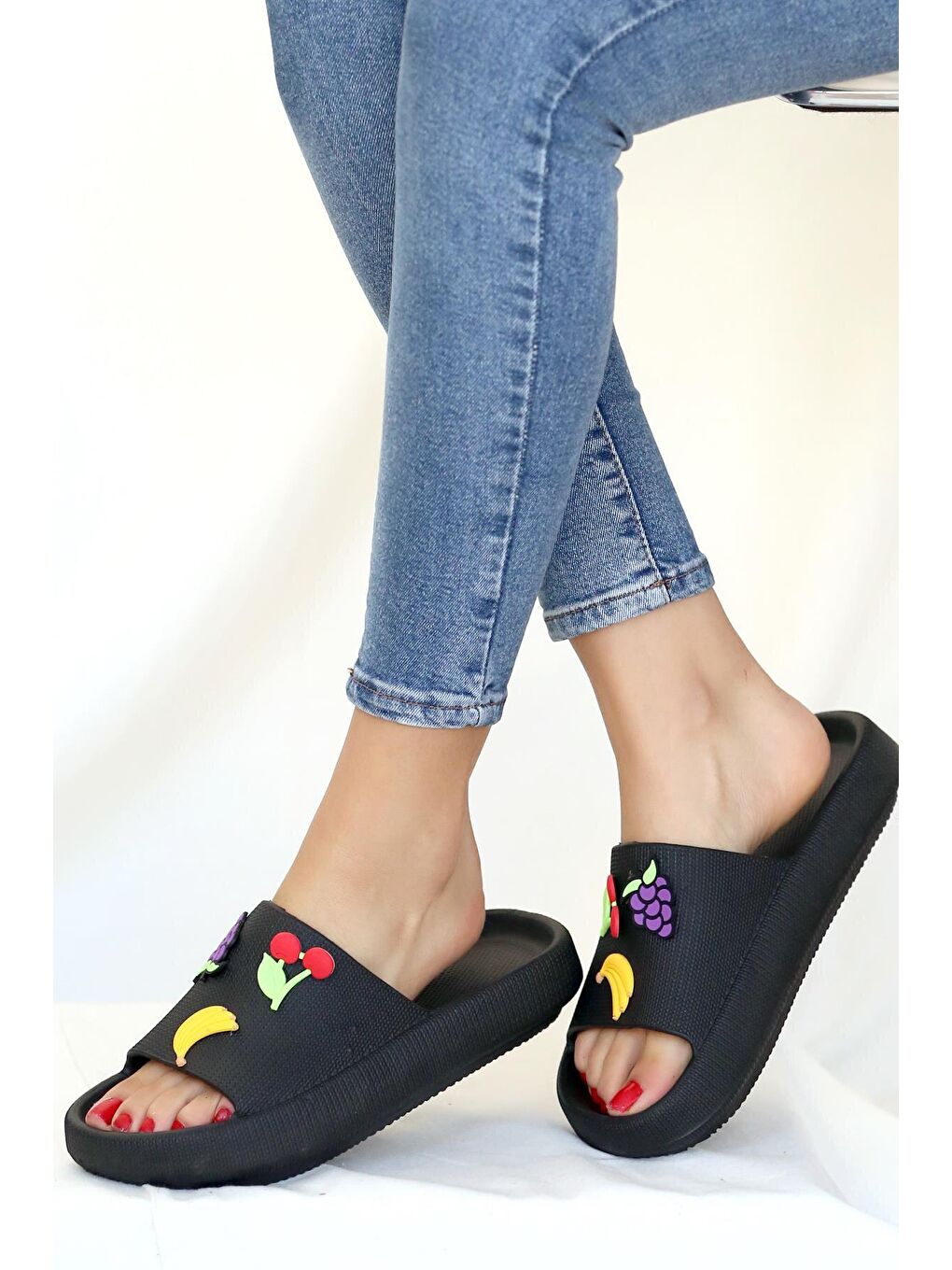 Siyah Comfort Taban Meyveli Günlük/Plaj Kadın Terlik 001-0246-22-1