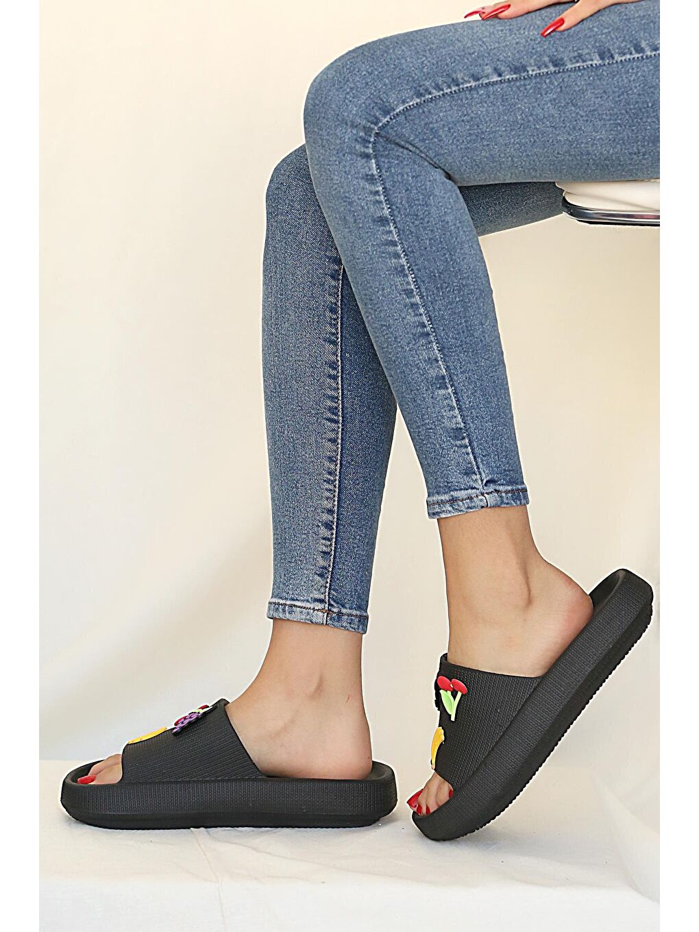 Siyah Comfort Taban Meyveli Günlük/Plaj Kadın Terlik 001-0246-22-2