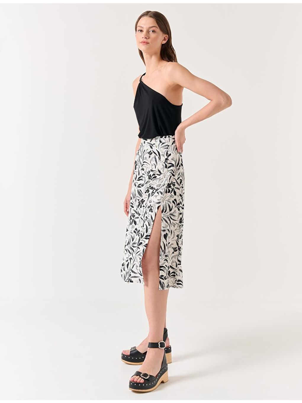 Beyaz Yüksek Bel Yırtmaçlı Keten Midi Etek