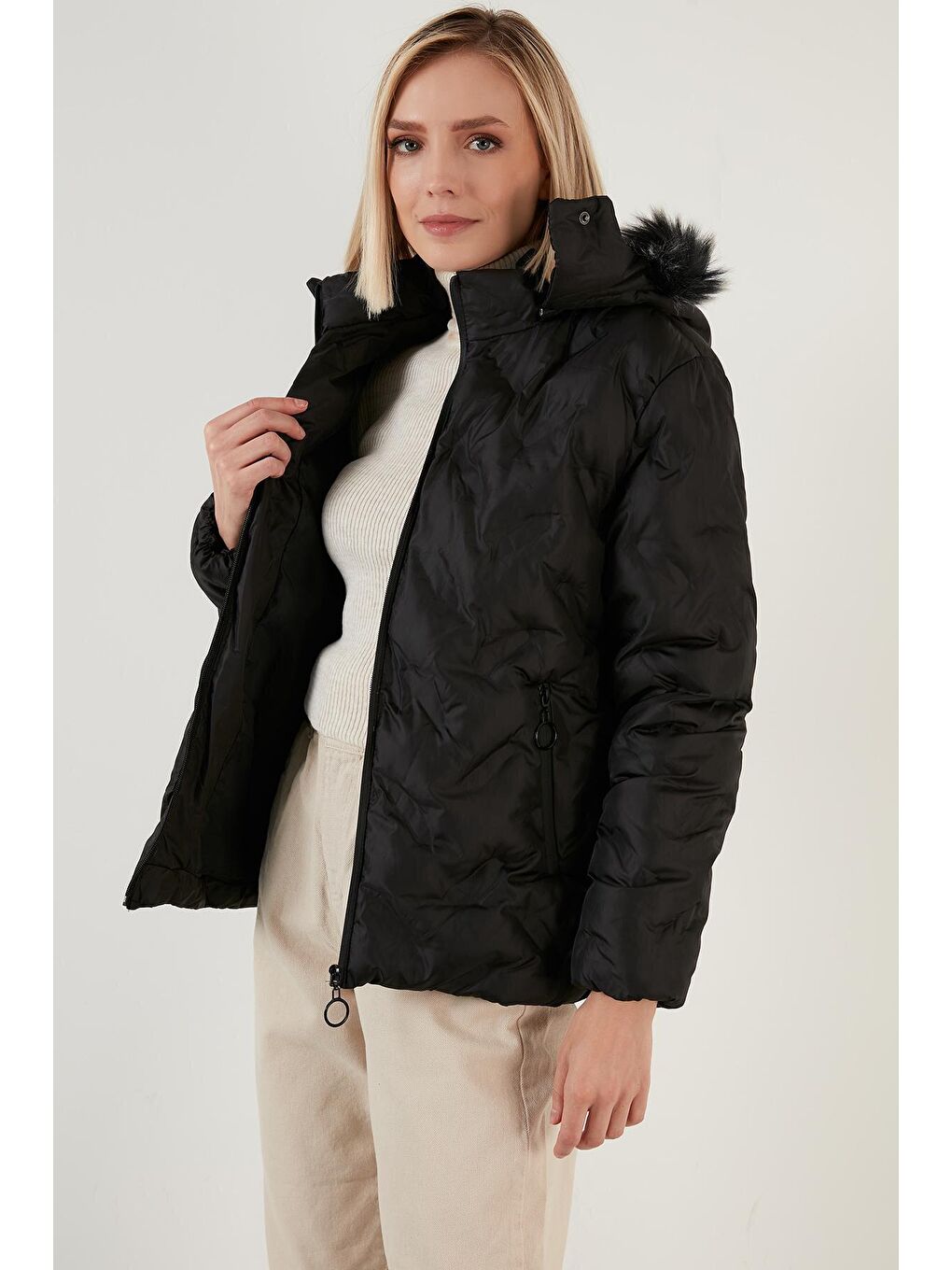 Siyah Yakası Suni Kürklü Çıkarılabilir Kapüşonlu Dik Yaka Kadın Mont 5760089