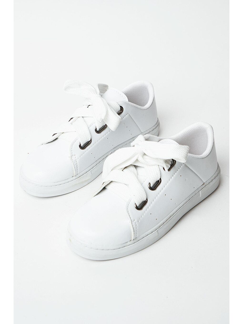 Beyaz Kalın Bağcıklı Rahat Kalıp Kadın Spor Ayakkabı A320-23-3