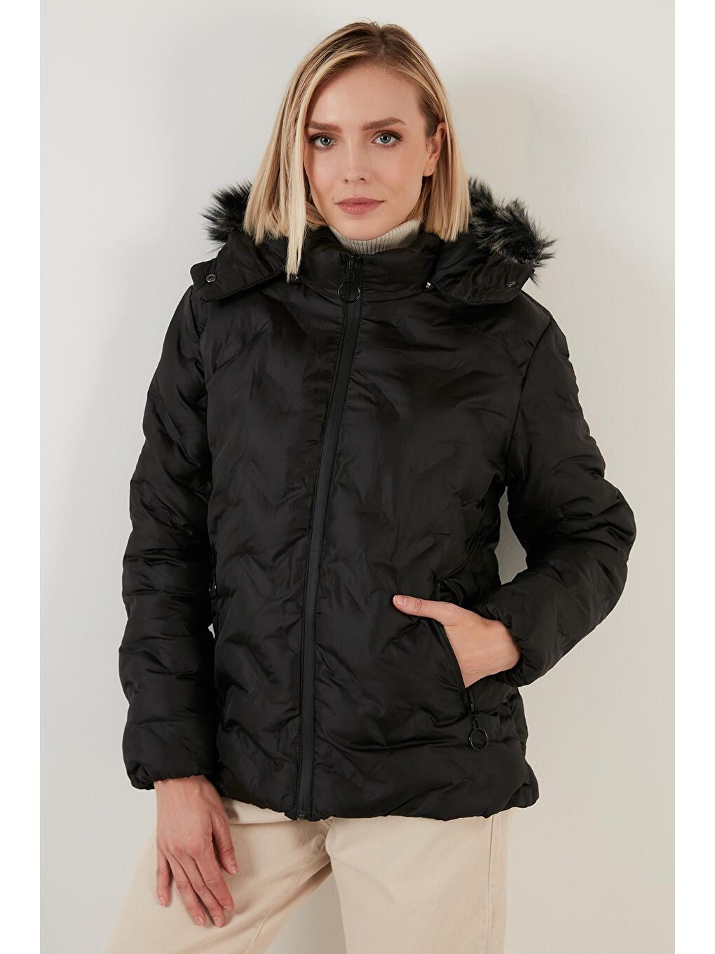Siyah Yakası Suni Kürklü Çıkarılabilir Kapüşonlu Dik Yaka Kadın Mont 5760089-1